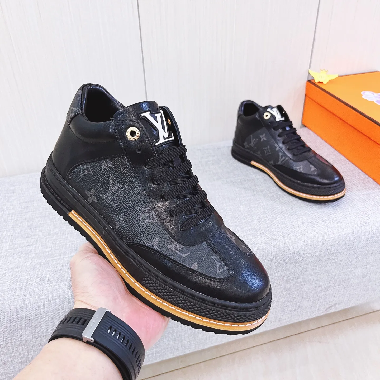 Men's shoes 💰 440 men's shoes 💰 [ LV ] 🔥 Louis Vuitton, high-end men's shoes brand official website 1:1 latest masterpiece: uppers are made of Italian imported first-layer cowhide with comfortable and breathable lining ➕ original non-slip and wear-resistant outsole 🔥, making walking more convenient and comfortable! An exclusive new model, a stunning work, a beautiful 1:1 replica [color] compared to the official quality! Create a fashionable personality to set off your uniqueness! A must-have for trendy men! Classic 🔥Size: 38-44 Color: 🔥 2⃣️colors available🔥.